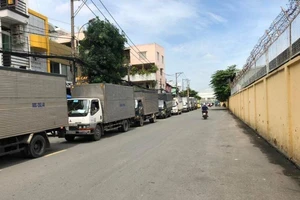 Gỡ sót biển báo, cả khu vực Tân Sơn Nhất bị rối