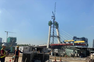 Công trường thi công cầu Thủ Thiêm 2 những ngày cuối tháng 8