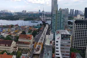 Cầu Thủ Thiêm 2 tạm ngưng thi công phía quận 1