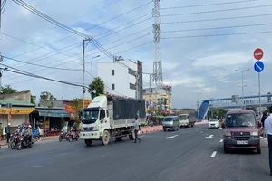 Nút giao An Sương cần có thêm nhiều cầu bộ hành