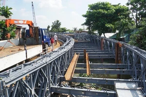 Cuối tháng 10 sẽ hoàn thiện cầu sắt An Phú Đông