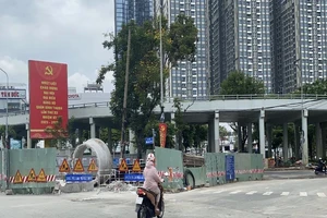 Cấm các phương tiện lưu thông trên cầu vượt Nguyễn Hữu Cảnh