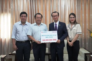 FE Credit hỗ trợ đồng bào miền Trung 100 triệu đồng