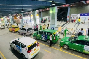 Chấn chỉnh tài xế ‘chê khách đi gần’ ở Tân Sơn Nhất