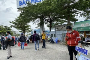 Yêu cầu lắp 2 thang máy ở nhà xe sân bay Tân Sơn Nhất