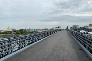 Những phương tiện được lưu thông qua cầu sắt An Phú Đông