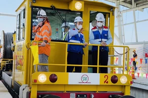 Cấp điện trên toàn tuyến metro số 1