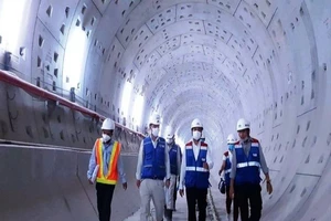Metro số 1: Kiến nghị sử dụng vật liệu trong nước để gỡ khó 