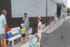 Hàng trăm hộ dân lao đao vì thiếu nước nhiều ngày