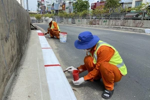 Cận cảnh đường Nguyễn Hữu Cảnh đang chạy đua về đích