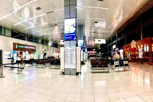 Sân bay Nội Bài vắng hoe