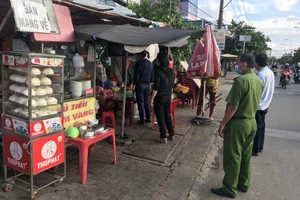 Kiểm tra, nhắc nhở người đi đường sau Chỉ thị 16