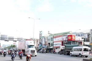 Hơn 12.000 phương tiện được ưu tiên qua 12 chốt kiểm dịch