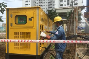 EVNHCMC khẩn trương cấp điện cho 2 bệnh viện dã chiến xây mới 