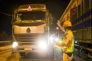 Hỏa tốc: Không kiểm tra giấy xét nghiệm tài xế 19 tỉnh áp dụng Chỉ thị 16