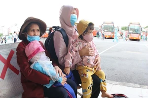 400 người dân Phú Yên ở TP.HCM được công ty Phương Trang đưa về quê 