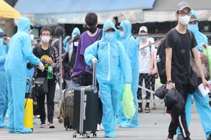 Ngày mai, chuyến xe màu cam đưa người dân Bến Tre về quê