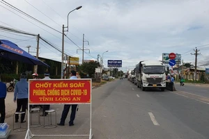 Long An yêu cầu toàn bộ người trên phương tiện phải có giấy xét nghiệm COVID-19