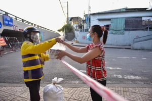 Ngày mai, Be mở lại dịch vụ giao hàng và đi chợ hộ ở TP.HCM