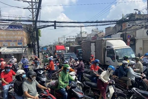 Ngày 21-8, đường phố TP.HCM đông đúc, tiềm ẩn nguy cơ lây lan dịch 