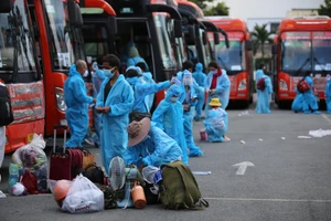 Thêm 700 người dân Phú Yên kẹt ở Bình Dương được đưa về quê 