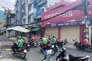 Các hãng nói gì khi người dân than phiền phí ship tăng cao?