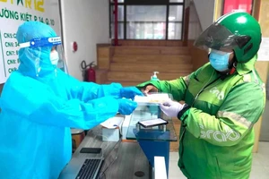 TP.HCM: Các hãng đồng loạt cho shipper tự xét nghiệm COVID-19
