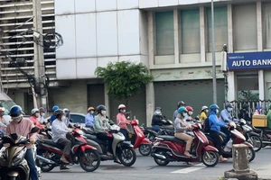 Chỉ thị 18 của UBND TP.HCM quy định đi lại ra sao?