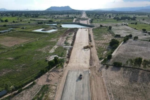 Đề nghị xử lý vi phạm nếu nhà thầu chậm tiến độ