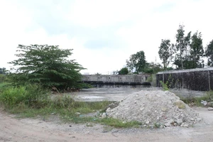 Cận cảnh tuyến đường nghìn tỉ tạm dừng thì công