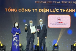 EVNHCMC nhận giải thưởng Thương hiệu Vàng TP.HCM năm 2021