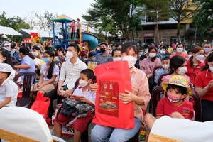 Chương trình ‘Tết chung một nhà’ tặng quà ở Thủ Đức