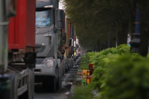 Hàng ngàn container kẹt cứng ở khu vực Xa lộ Hà Nội