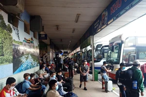 26 Tết, bến xe bắt đầu nhộn nhịp trở lại