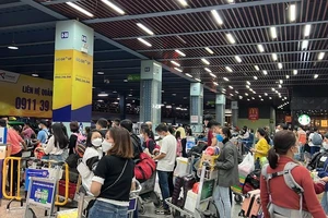 Sở GTVT TP.HCM nói về tình trạng chèo kéo khách ở sân bay Tân Sơn Nhất