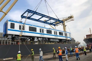 2 đoàn tàu metro số 1 đang về TP.HCM