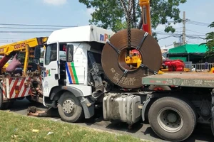 Hiểm hoạ từ những cuộn sắt thép trên container