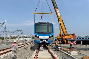 2 đoàn tàu metro được hạ đặt ở đường ray Depot Long Bình, TP Thủ Đức