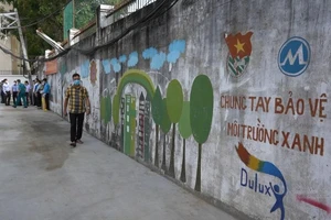 Người dân quận 7, TP.HCM vui mừng vì nhiều hẻm, cầu được mở rộng 