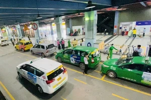 Phương án giải quyết tình trạng thiếu tài xế ở sân bay Tân Sơn Nhất