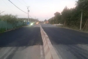 Đã sửa xong hố 'tử thần' trên đường Võ Chí Công, TP Thủ Đức