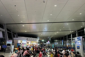 Sân bay Cát Bi đông đúc hành khách sau kỳ nghỉ Lễ 30-4