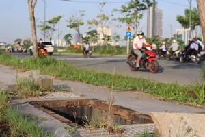 Sau nắp chắn rác, đến lượt nắp hố ga gần cầu Thủ Thiêm 2 bị trộm