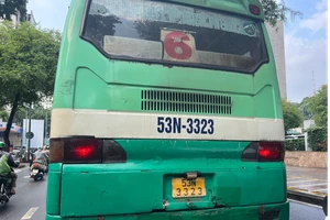 TP.HCM: Xe buýt xì khói, xuống cấp thì xử lý sao?
