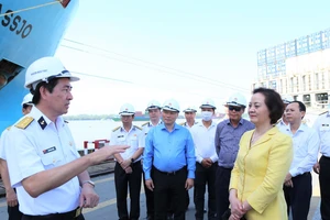 Bộ trưởng Bộ Nội vụ thăm và làm việc tại Tổng Công ty Tân Cảng Sài Gòn 