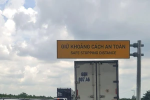 Cao tốc Trung Lương - Mỹ Thuận kẹt xe do... thu phí thử