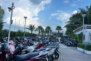 Thiếu bãi giữ xe, chủ đầu tư 'độc nhất' khu vực bến Bạch Đằng nói gì? 