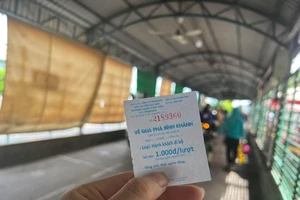 Ngày mai, giá vé đi qua phà ở TP.HCM đối với người đi bộ tăng gấp đôi