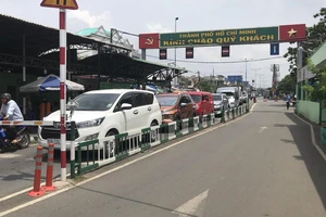 'Né' cao tốc TP.HCM - Long Thành - Dầu Giây, nhiều phương tiện bị kẹt ở phà Cát Lái
