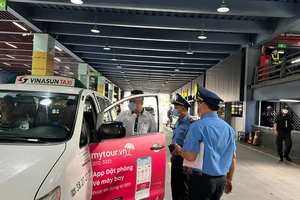 Thêm nhiều biện pháp chấn chỉnh tình trạng bát nháo ở sân bay Tân Sơn Nhất